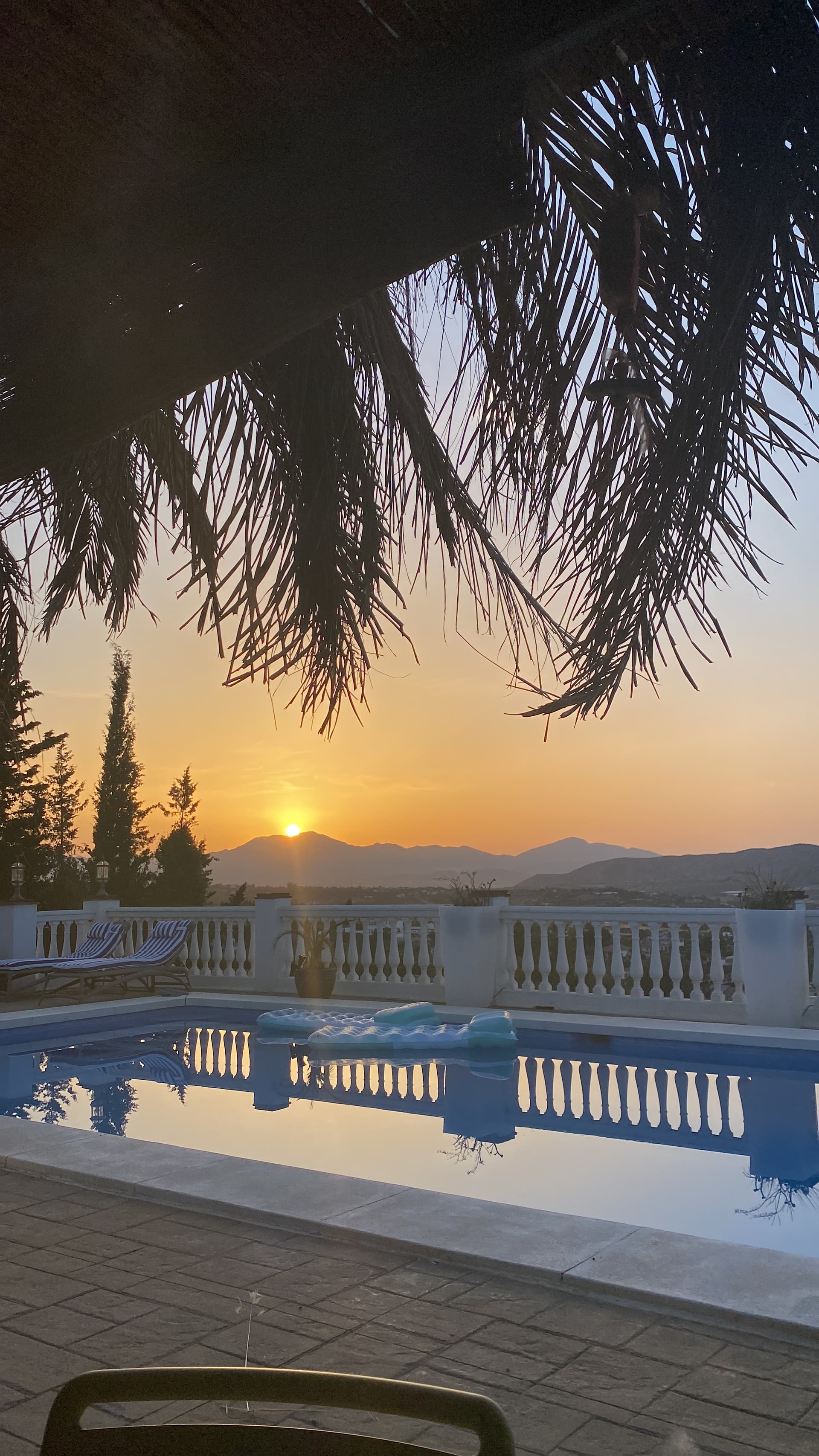 Casa la Sorpresa sunset poolside